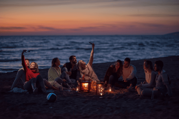 Relax in spiaggia durante la vita notturna a Riccione