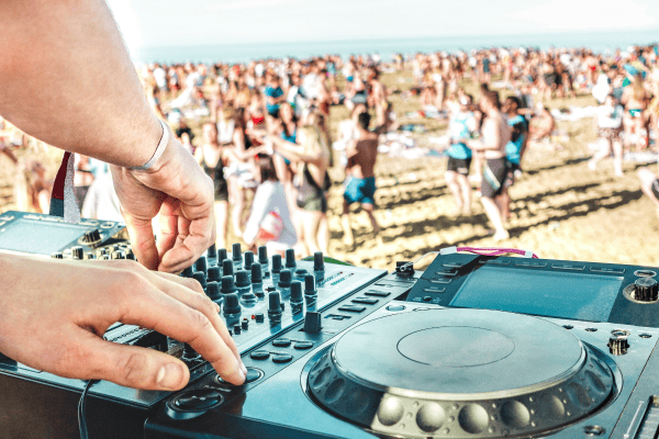 Discoteca sulla spiaggia a Riccione